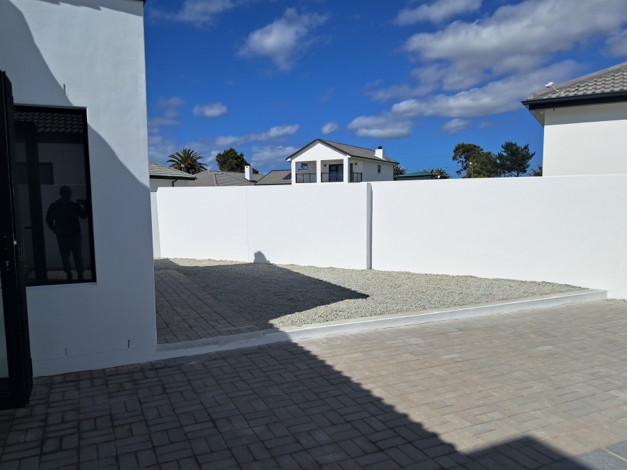3 Bedroom Property for Sale in Sandy Point Western Cape